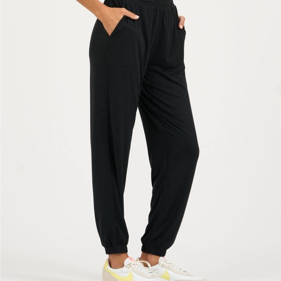 Vuori Pants - NWOT Vuori Boyfriend Joggers, black, size small